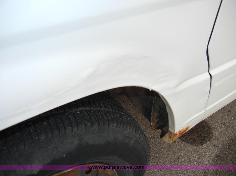 image for item A3380 1995 Ford Aerostar XLT mini van