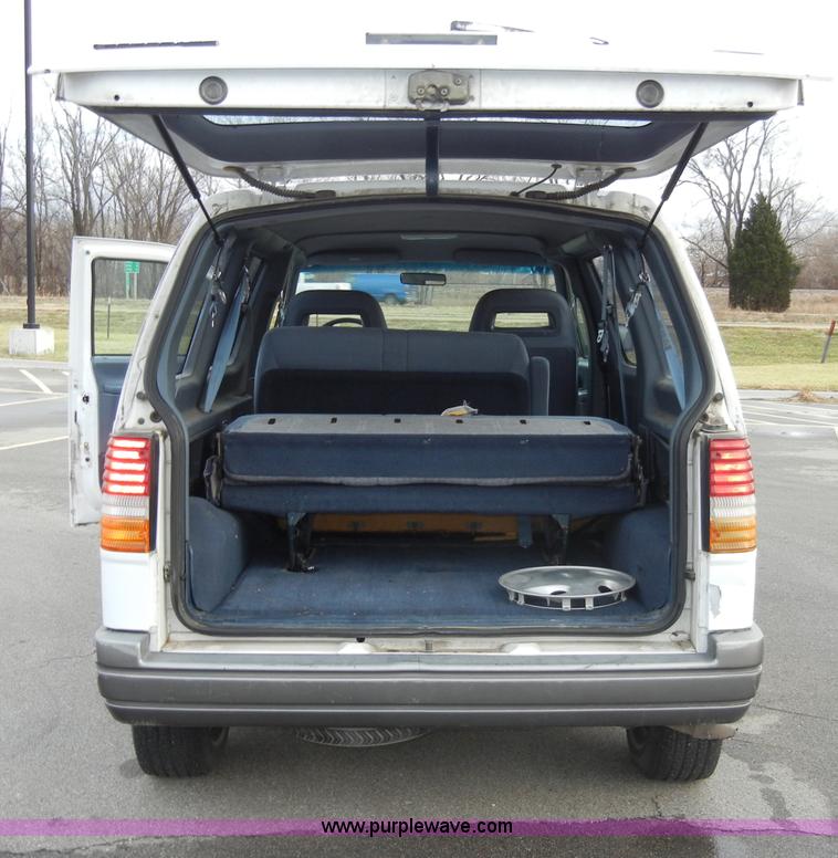 image for item A3380 1995 Ford Aerostar XLT mini van