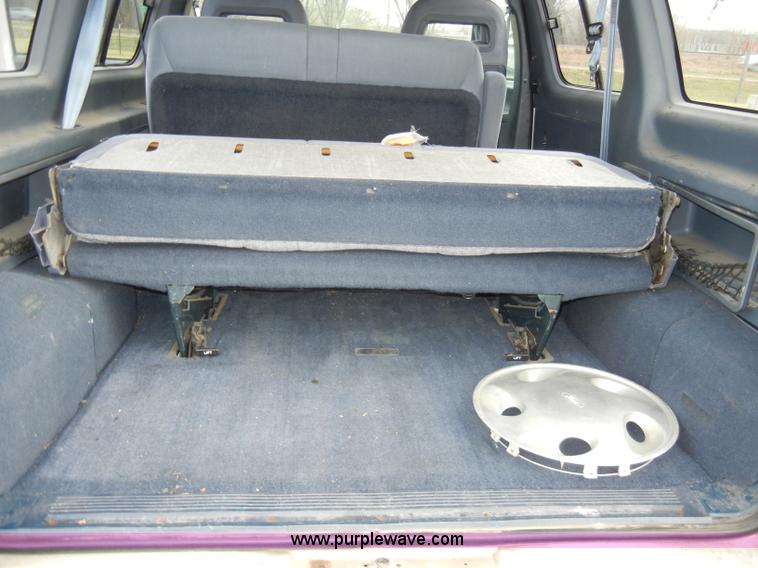 image for item A3380 1995 Ford Aerostar XLT mini van