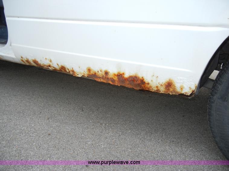 image for item A3380 1995 Ford Aerostar XLT mini van