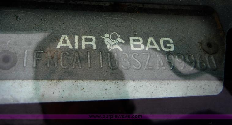 image for item A3380 1995 Ford Aerostar XLT mini van