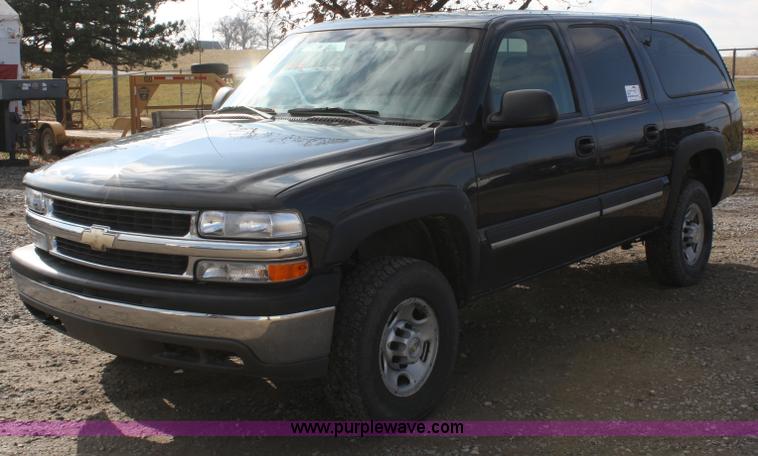 image for item A6608 2005 Chevrolet Suburban 2500 SUV
