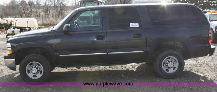 image for item A6608 2005 Chevrolet Suburban 2500 SUV