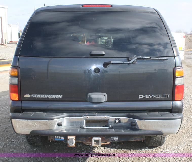 image for item A6608 2005 Chevrolet Suburban 2500 SUV