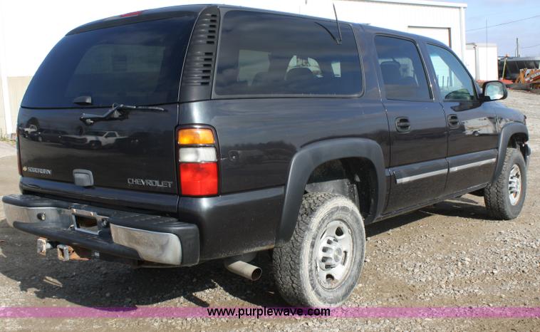 image for item A6608 2005 Chevrolet Suburban 2500 SUV