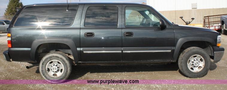 image for item A6608 2005 Chevrolet Suburban 2500 SUV