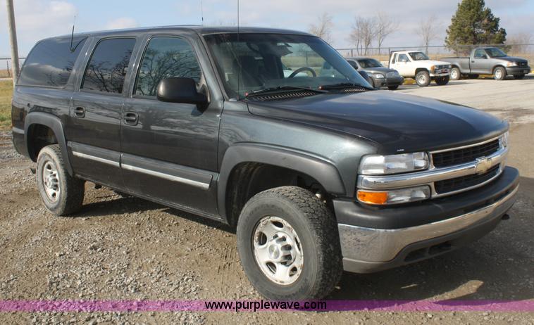 image for item A6608 2005 Chevrolet Suburban 2500 SUV
