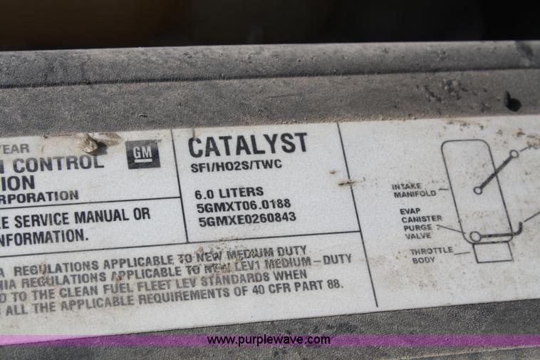 image for item A6608 2005 Chevrolet Suburban 2500 SUV