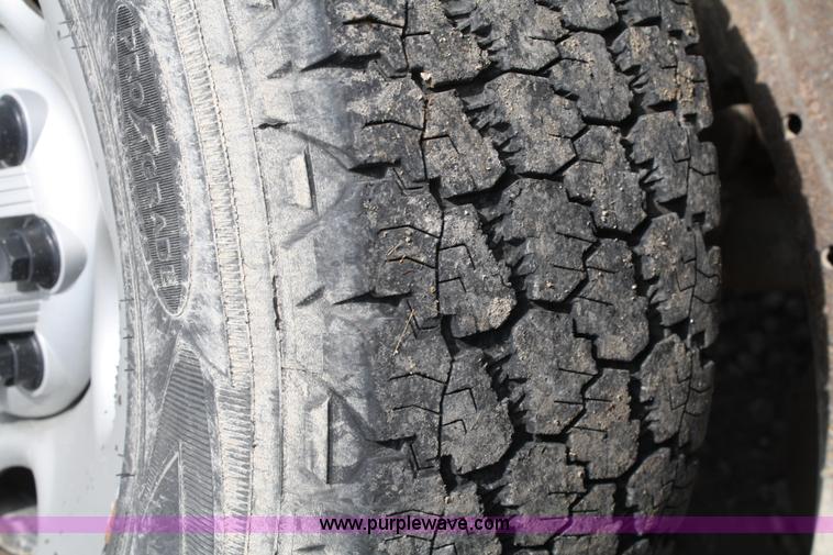 image for item A6608 2005 Chevrolet Suburban 2500 SUV