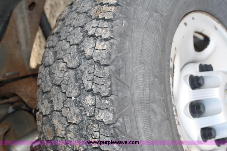 image for item A6608 2005 Chevrolet Suburban 2500 SUV