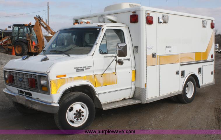 image for item A6609 1985 Ford E350 ambulance