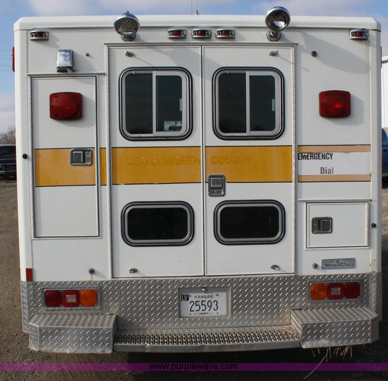 image for item A6609 1985 Ford E350 ambulance