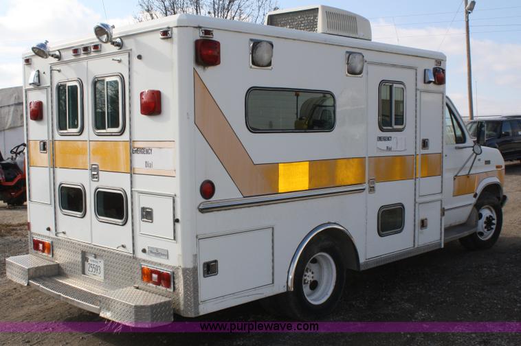 image for item A6609 1985 Ford E350 ambulance