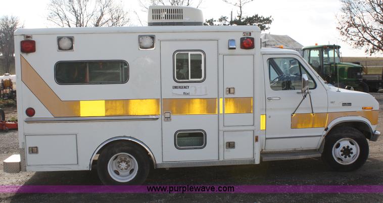 image for item A6609 1985 Ford E350 ambulance