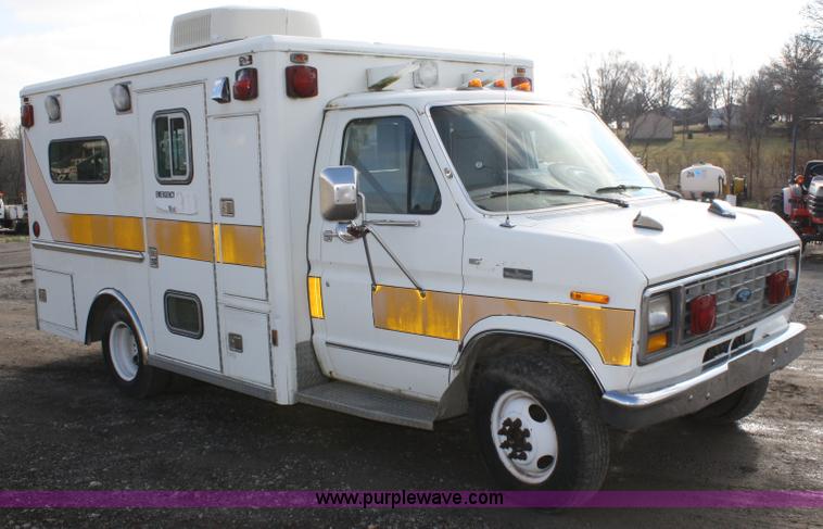 image for item A6609 1985 Ford E350 ambulance