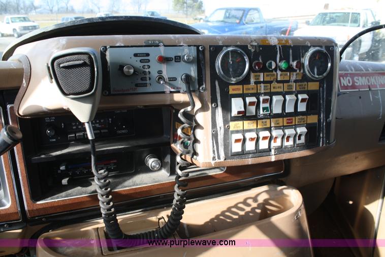 image for item A6609 1985 Ford E350 ambulance