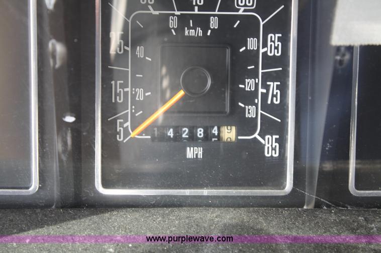 image for item A6609 1985 Ford E350 ambulance