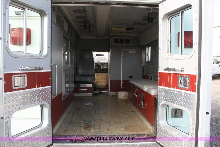 image for item A6609 1985 Ford E350 ambulance