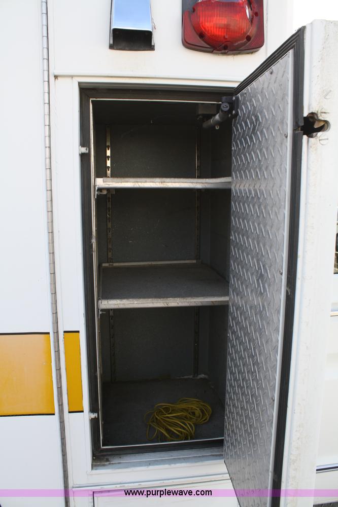 image for item A6609 1985 Ford E350 ambulance