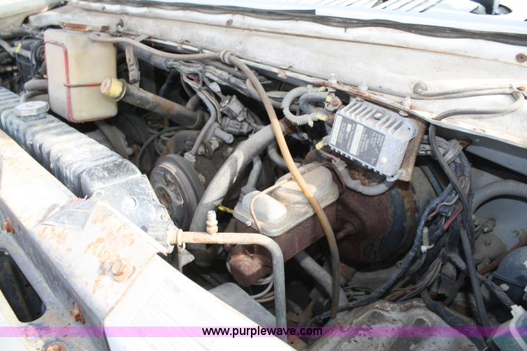 image for item A6609 1985 Ford E350 ambulance