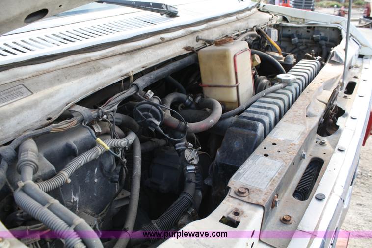 image for item A6609 1985 Ford E350 ambulance