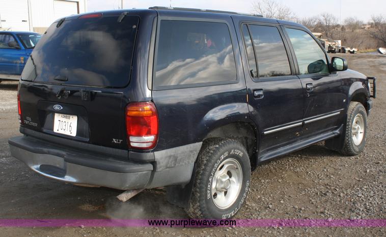 image for item A6611 2000 Ford Explorer XLT SUV