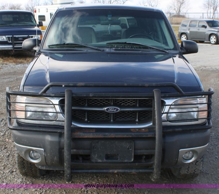 image for item A6611 2000 Ford Explorer XLT SUV