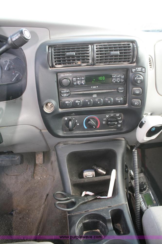 image for item A6611 2000 Ford Explorer XLT SUV