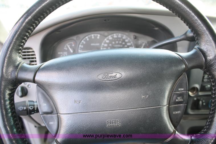 image for item A6611 2000 Ford Explorer XLT SUV