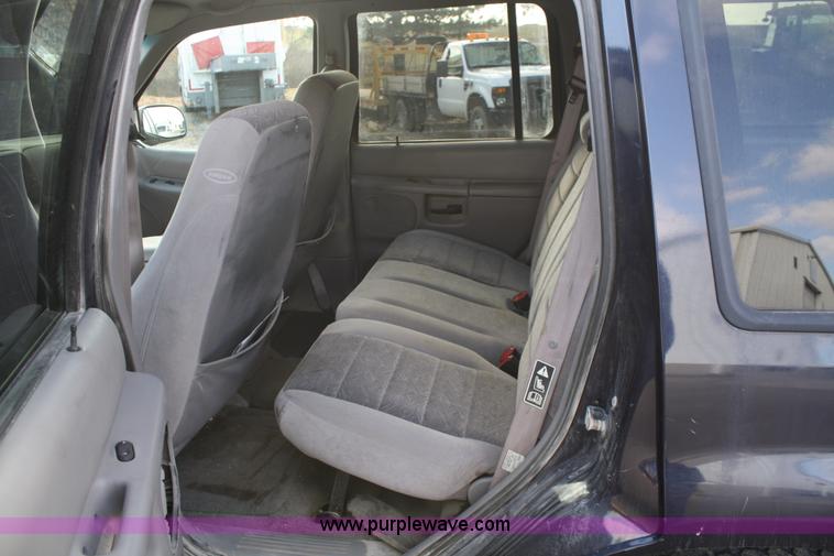 image for item A6611 2000 Ford Explorer XLT SUV