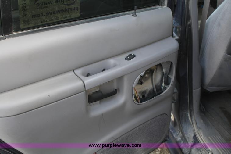 image for item A6611 2000 Ford Explorer XLT SUV