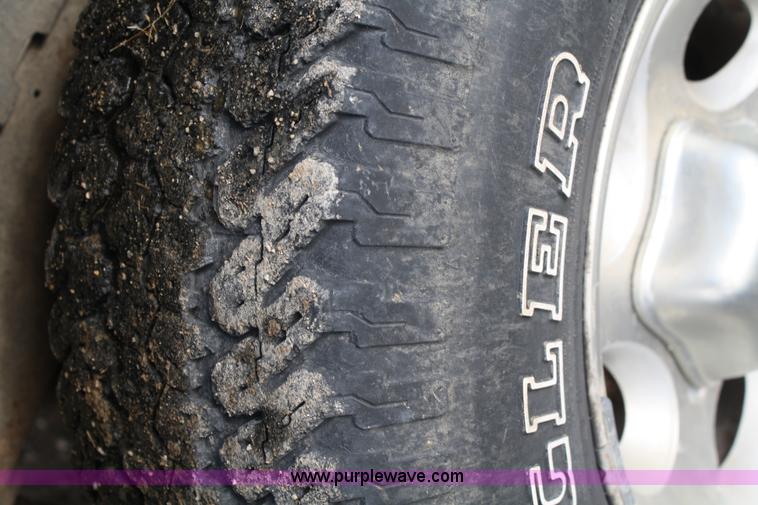 image for item A6611 2000 Ford Explorer XLT SUV