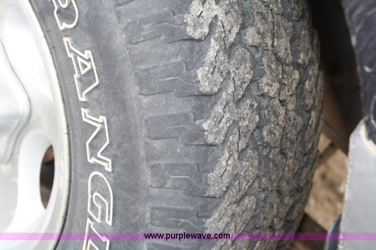 image for item A6611 2000 Ford Explorer XLT SUV