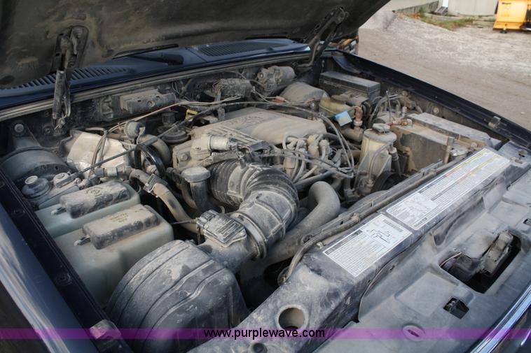 image for item A6611 2000 Ford Explorer XLT SUV