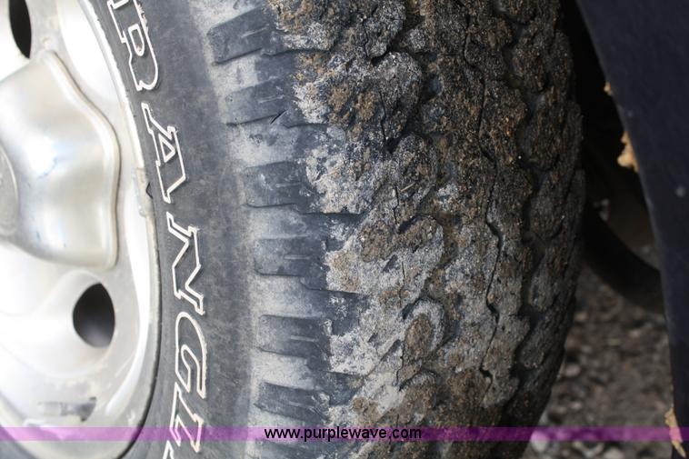 image for item A6611 2000 Ford Explorer XLT SUV