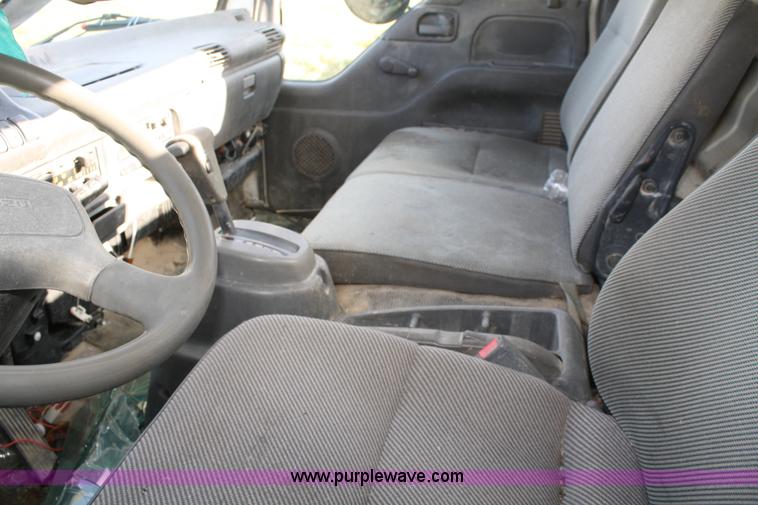 image for item A6612 1998 Isuzu NPR flatbed truck