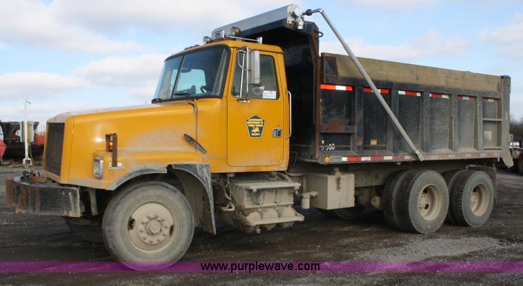 image for item A6614 1997 Volvo WG dump truck