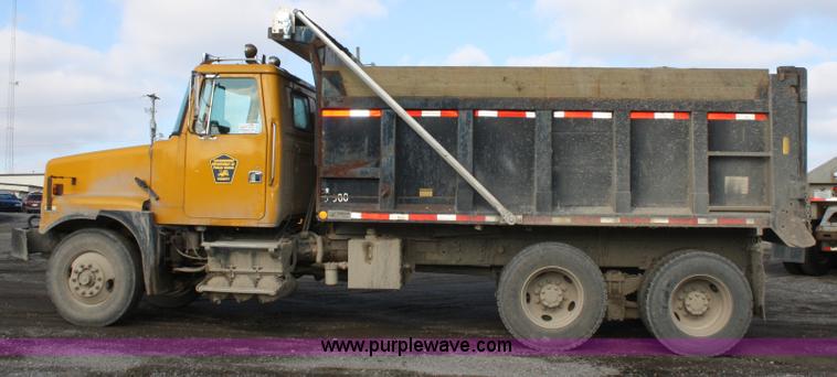 image for item A6614 1997 Volvo WG dump truck