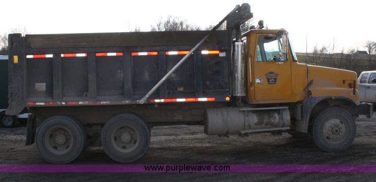 image for item A6614 1997 Volvo WG dump truck