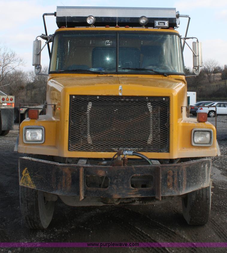 image for item A6614 1997 Volvo WG dump truck