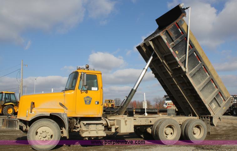 image for item A6614 1997 Volvo WG dump truck