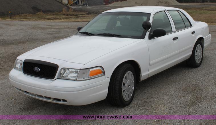 image for item B8720 2006 Ford Crown Victoria Police Interceptor