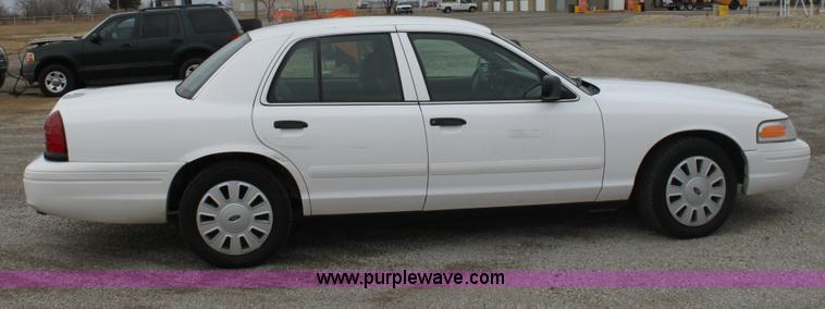 image for item B8720 2006 Ford Crown Victoria Police Interceptor