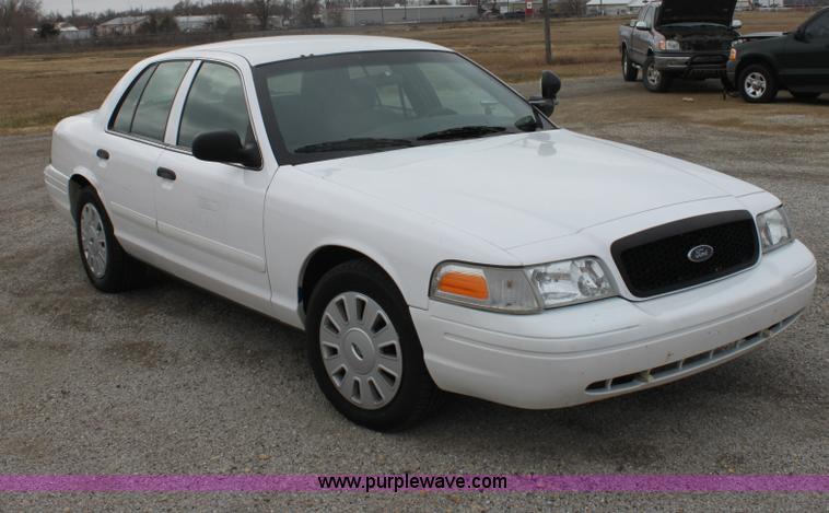 image for item B8720 2006 Ford Crown Victoria Police Interceptor