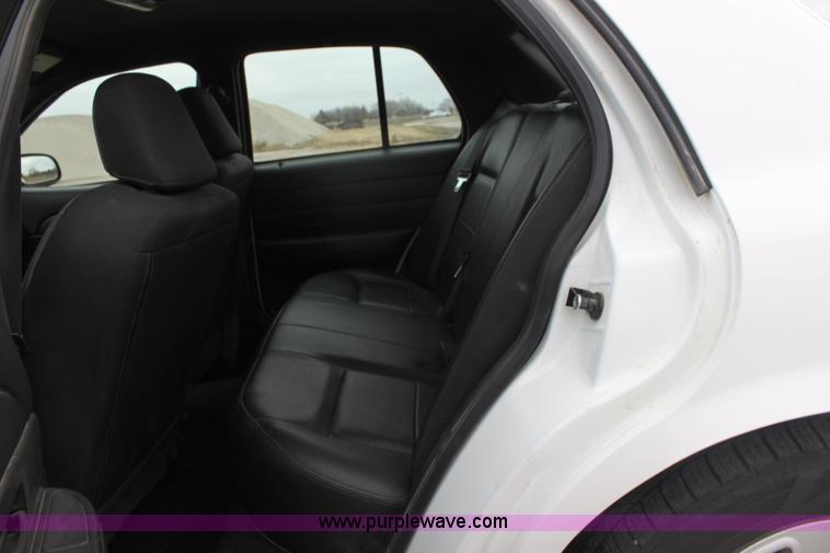 image for item B8720 2006 Ford Crown Victoria Police Interceptor