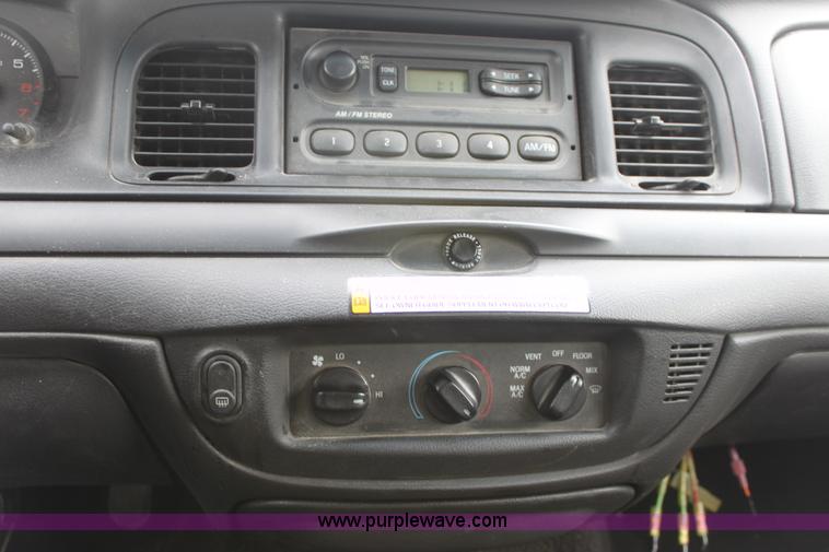 image for item B8720 2006 Ford Crown Victoria Police Interceptor