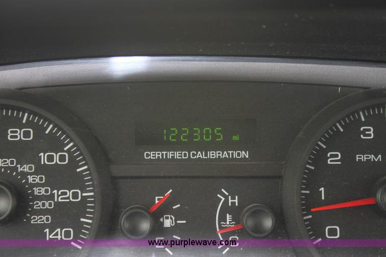 image for item B8720 2006 Ford Crown Victoria Police Interceptor