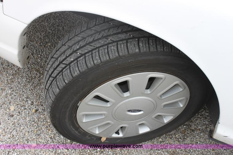 image for item B8720 2006 Ford Crown Victoria Police Interceptor