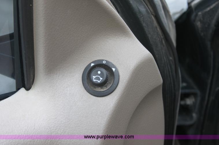 image for item B8721 2002 Ford Explorer XLS SUV