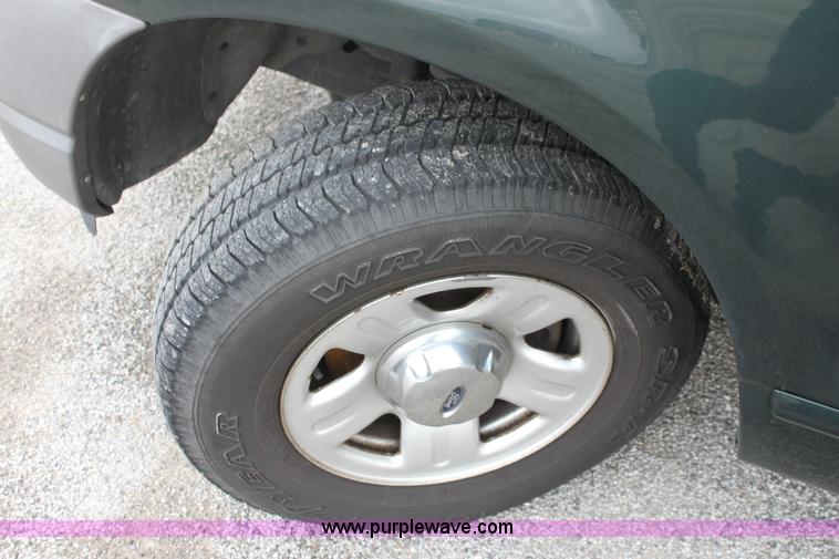 image for item B8721 2002 Ford Explorer XLS SUV